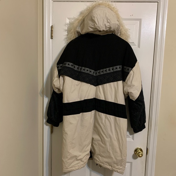 BRAETAN Coat with detachable Mongolian Lamb Fur around hood, size Medium - Picture 3 of 16